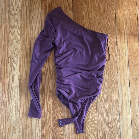 Abercrombie & Fitch Purple One-Shoulder Top - Picture 3 of 3